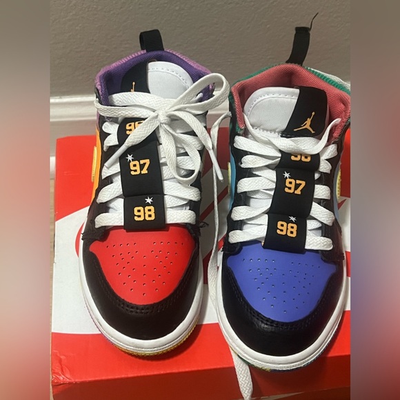 GS) Air Jordan 1 Mid GS 'Six Championships' - Picture 8 of 11